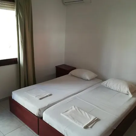 White Coral Nyaraló